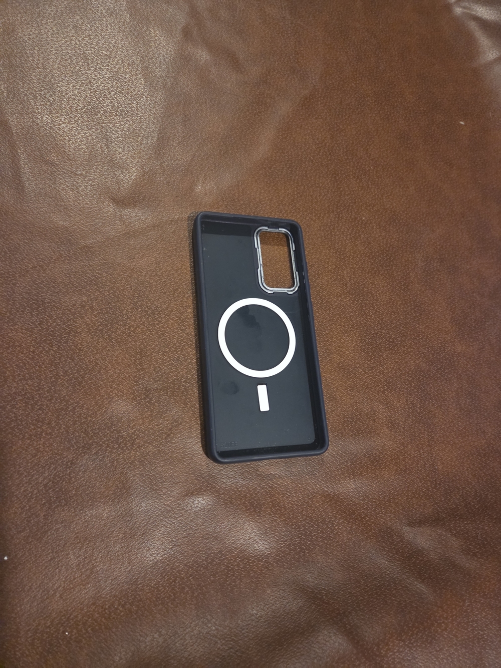 Samsung S20FE - Black MagSafe-Compatible Phone Case with Clear Camera Cutout